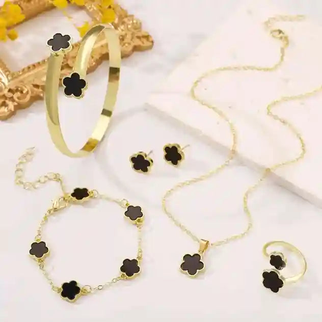 Black Color Four Leaf Clover Set with Bracelet