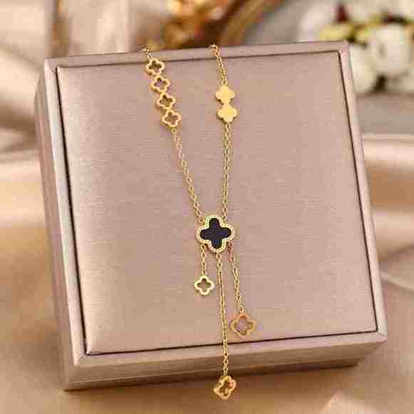 Fashion Electroplating 18K Gold Multiple clover Necklace